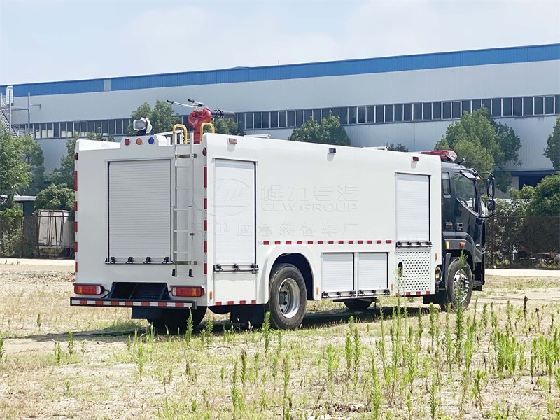 勾臂式垃圾车出车前检查：勾臂、锁紧、液压支腿与滚轮状态判定